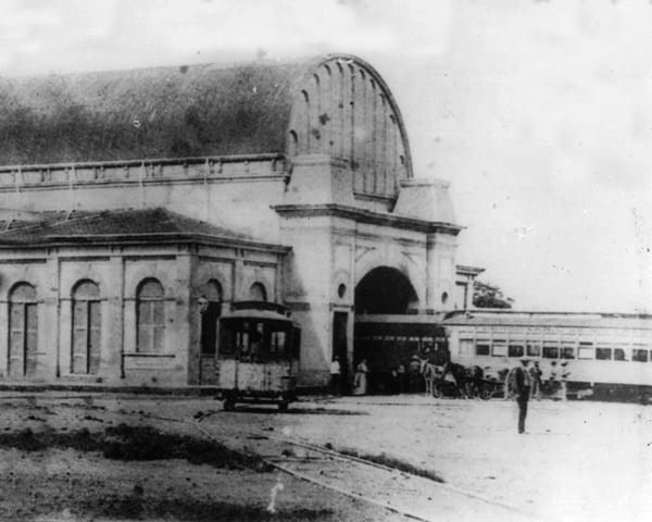 Estacion del Ferrocarril, donde llega el Tranvia que era halado por mulas